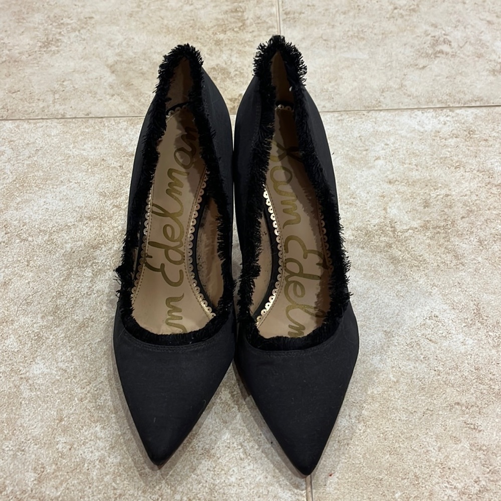 Black Sam Edelman pumps with fringe